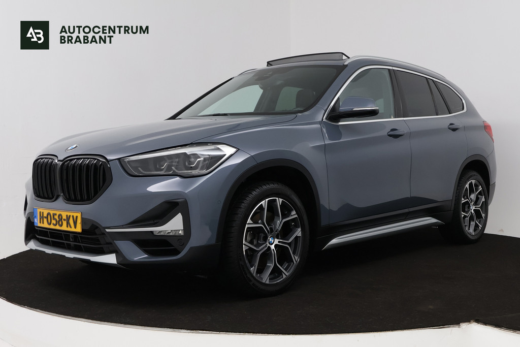 BMW X1 SDrive20i VDL Nedcar Edition (PANORAMADAK, TREKHAAK, SFEERVERLICHTING, CAMERA, STOELVERWARMING, DEALER ONDERHOUDEN) 52674665-0.jpg | Autocentrum Brabant Breda