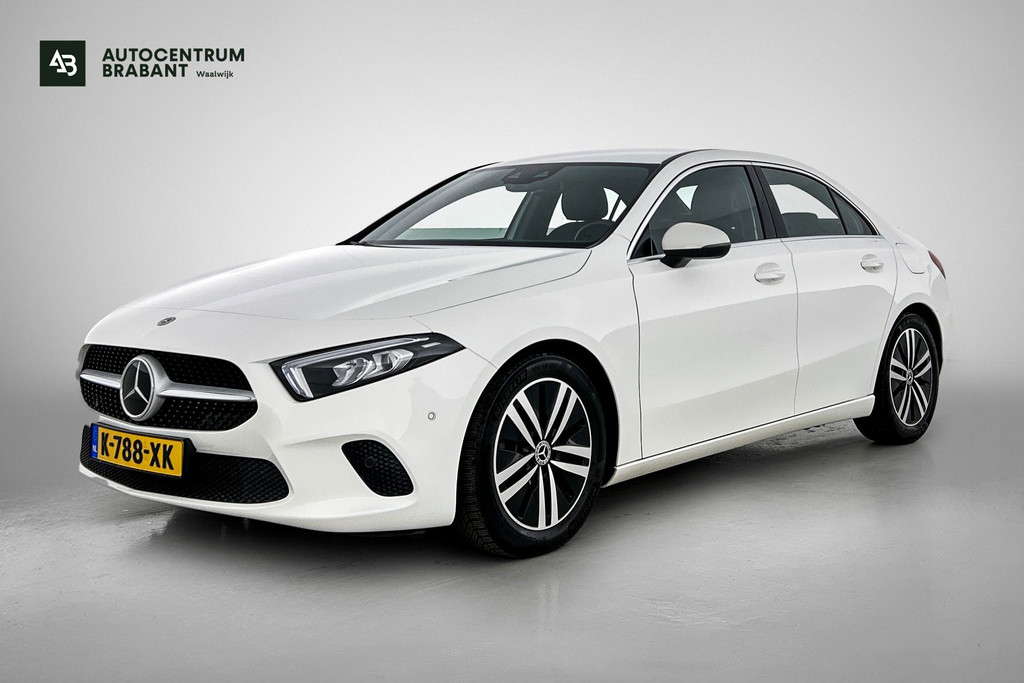 Mercedes-Benz A-Klasse 180 Business Solution Luxury (SFEERVERLICHTING, CAMERA, STOELVERWARMING, 1e EIGENAAR, GOED ONDERHOUDEN) 52978663-0.jpg | Autocentrum Brabant Breda