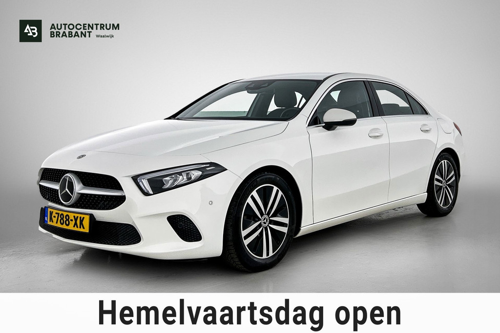 Mercedes-Benz A-Klasse 180 Business Solution Luxury (SFEERVERLICHTING, CAMERA, STOELVERWARMING, 1e EIGENAAR, GOED ONDERHOUDEN) 52978663-0.jpg | Autocentrum Brabant Breda