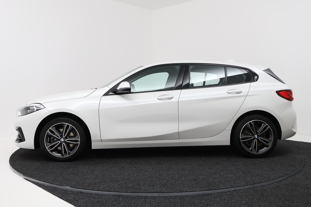BMW 1-serie 118i Executive Edition (SFEERVERLICHTING, NAVIGATIE, CRUISE CONTROL, PARKEERSENSOREN, DEALER ONDERHOUDEN) 53096741-1.jpg | Autocentrum Brabant Breda