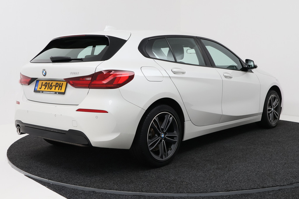 BMW 1-serie 118i Executive Edition (SFEERVERLICHTING, NAVIGATIE, CRUISE CONTROL, PARKEERSENSOREN, DEALER ONDERHOUDEN) 53096741-11.jpg | Autocentrum Brabant Breda