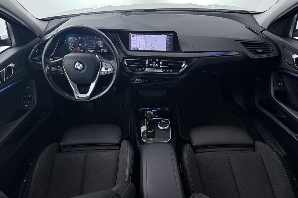 BMW 1-serie 118i Executive Edition (SFEERVERLICHTING, NAVIGATIE, CRUISE CONTROL, PARKEERSENSOREN, DEALER ONDERHOUDEN) 53096741-2.jpg | Autocentrum Brabant Breda