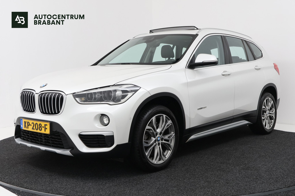 BMW X1 SDrive20i Centennial High Executive (PANORAMADAK, TREKHAAK, CAMERA, PDC, LEDER, HEAD-UP, DEALER ONDERHOUDEN) 53145769-0.jpg | Autocentrum Brabant Breda