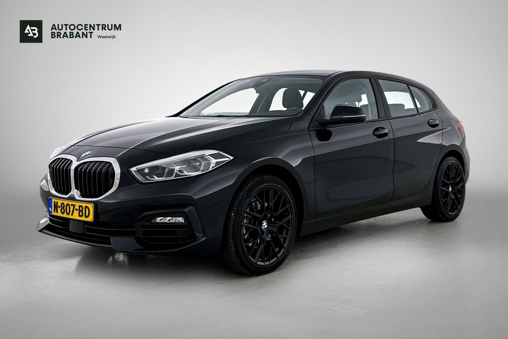 BMW 1-serie 118i Business Edition Automaat (NL-AUTO, NAVIGATIE, CARPLAY, PARKEERSENSOREN, DEALER ONDERHOUDEN) 54379197-0.jpg | Autocentrum Brabant Breda