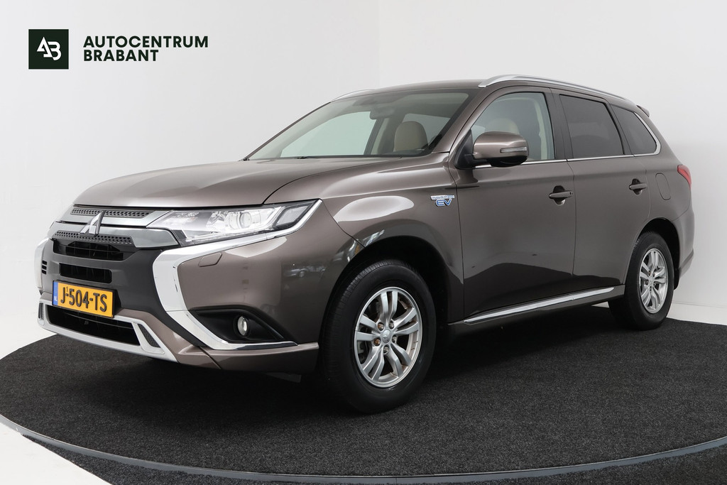 Mitsubishi Outlander 2.4 PHEV Pure (TREKHAAK, STOELVERWARMING, ACHTERUITRIJCAMERA, CRUISE CONTROL, PARKEERSENSOREN) 54617546-0.jpg | Autocentrum Brabant Breda