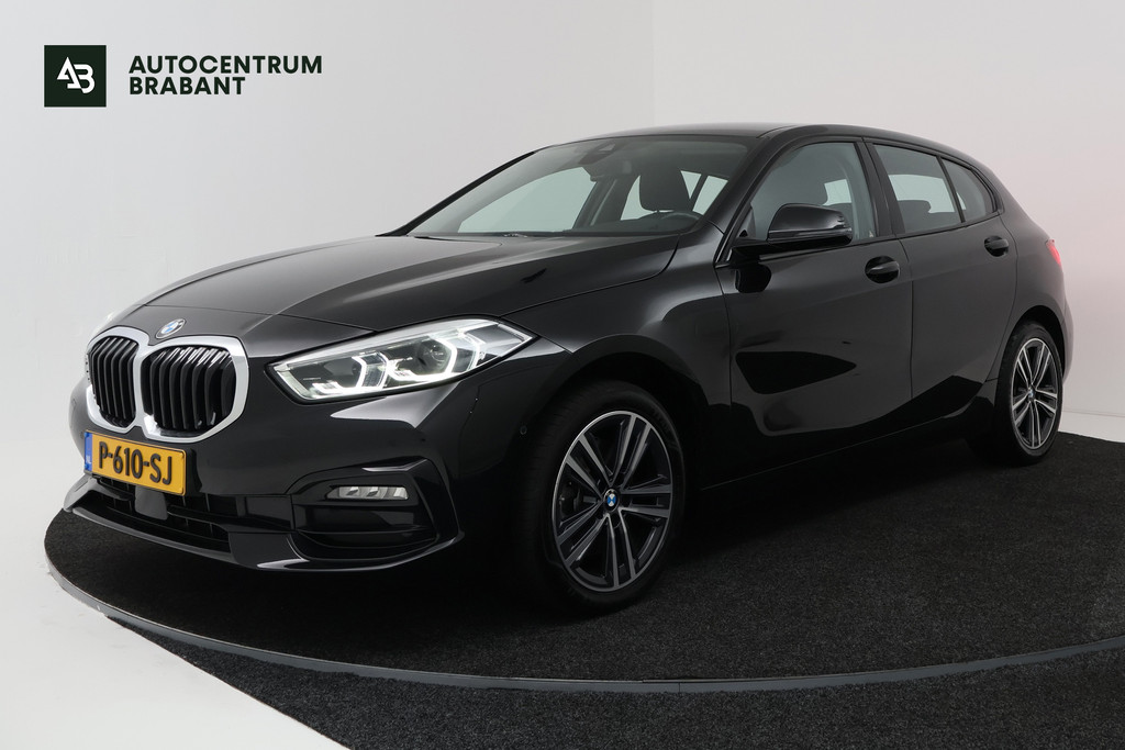 BMW 1-serie 118i High Executive (NAVIGATIE, SFEERVERLICHTING, CAMERA, SPORTSTOELEN, DEALER ONDERHOUDEN, 1e EIGENAAR) 54747204-0.jpg | Autocentrum Brabant Breda