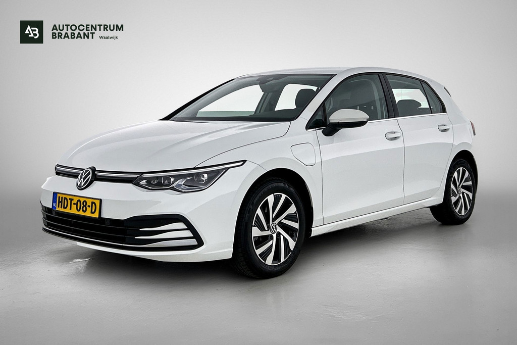 Volkswagen Golf 1.4 eHybrid Style (Goed ondH, Digitale Dash, StoelV, Stoel massage, SfeerV, Navi, Carplay, Parkeersensoren, ETc) 54957151-0.jpg | Autocentrum Brabant Breda