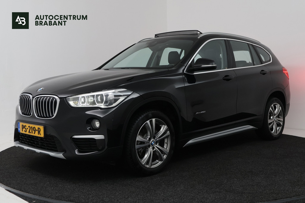 BMW X1 XDrive20i High Executive (PANORAMADAK, CAMERA, TREKHAAK, STOELVERWARMING, DEALER ONDERHOUDEN) 55371587-0.jpg | Autocentrum Brabant Breda