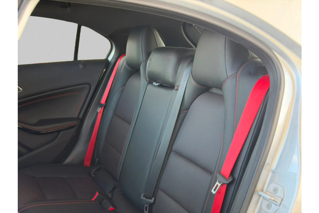 Mercedes-Benz A-Klasse AMG 45 4MATIC (NL-auto, Perfect OnderH, Panoramadak, Schaalstoelen, Carplay, StoelV, Clima, Navi Groot,Etc) 55508802-12.jpg | Autocentrum Brabant Breda
