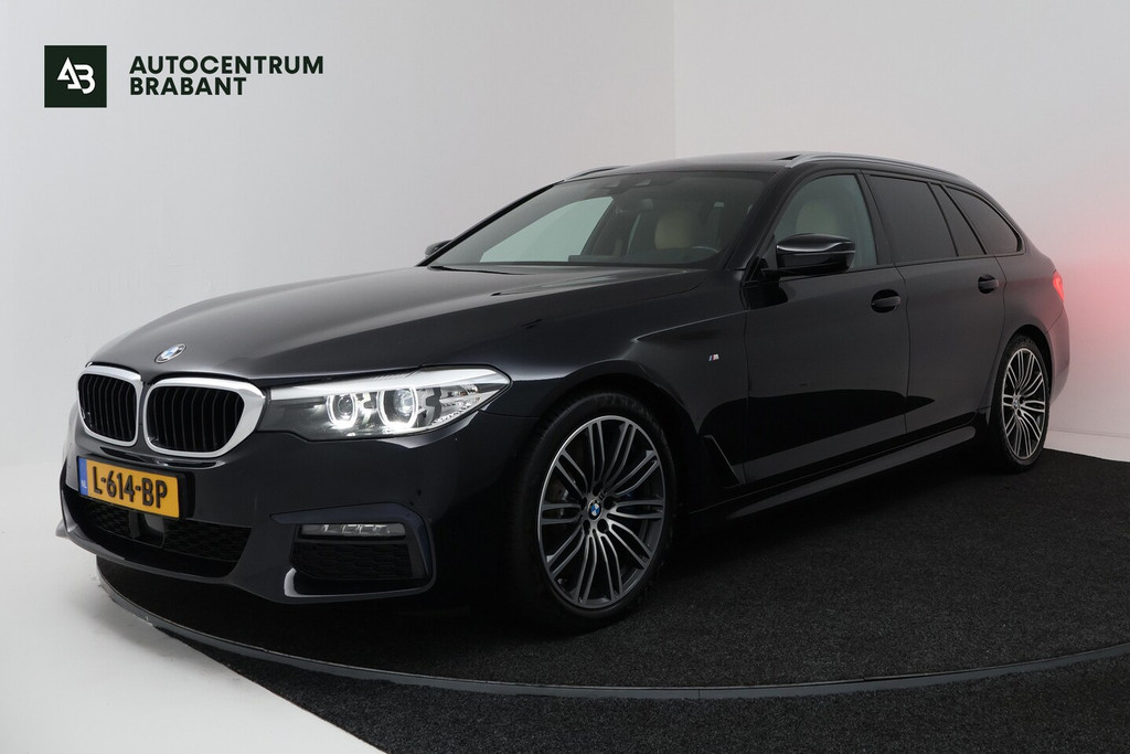 BMW 5 Serie Touring 540i xDrive High Executive (PANORAMADAK, ADAPTIEVE CRUISE, SFEERVERLICHTING, DEALER ONDERH 55895697-0.jpg | Autocentrum Brabant Breda
