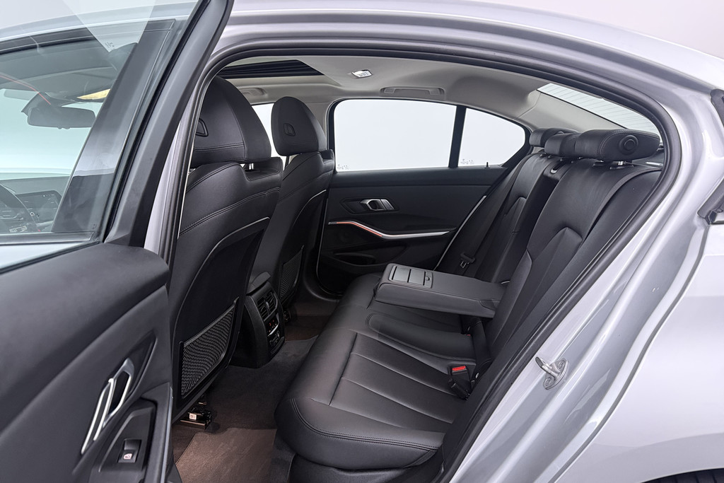 BMW 3 Serie 320i Executive Edition (PANORAMADAK, SFEERVERLICHTING, PDC, DEALER ONDERHOUDEN) 55999953-20.jpg | Autocentrum Brabant Breda