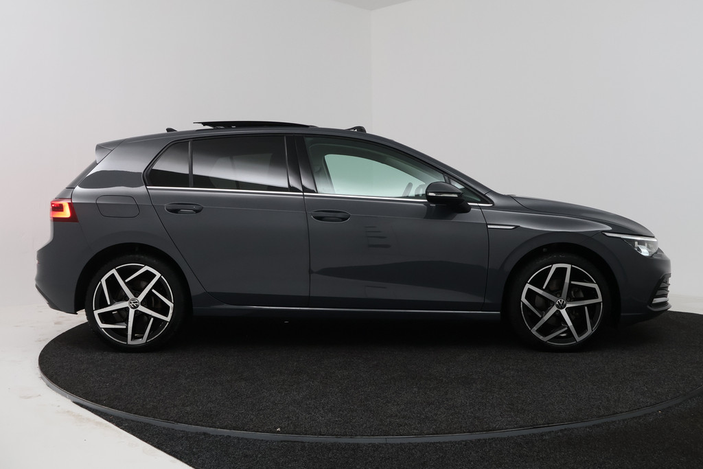 Volkswagen Golf 1.5 eTSI Style (PANORAMADAK, TREKHAAK, STOELVERWARMING CAMERA, CRUISE ADAPTIEF) 56012283-16.jpg | Autocentrum Brabant Breda