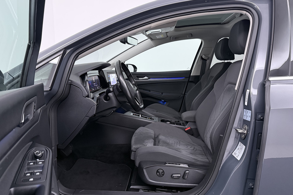 Volkswagen Golf 1.5 eTSI Style (PANORAMADAK, TREKHAAK, STOELVERWARMING CAMERA, CRUISE ADAPTIEF) 56012283-20.jpg | Autocentrum Brabant Breda