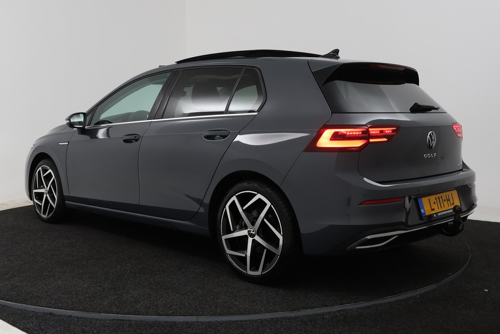 Volkswagen Golf 1.5 eTSI Style (PANORAMADAK, TREKHAAK, STOELVERWARMING CAMERA, CRUISE ADAPTIEF) 56012283-4.jpg | Autocentrum Brabant Breda