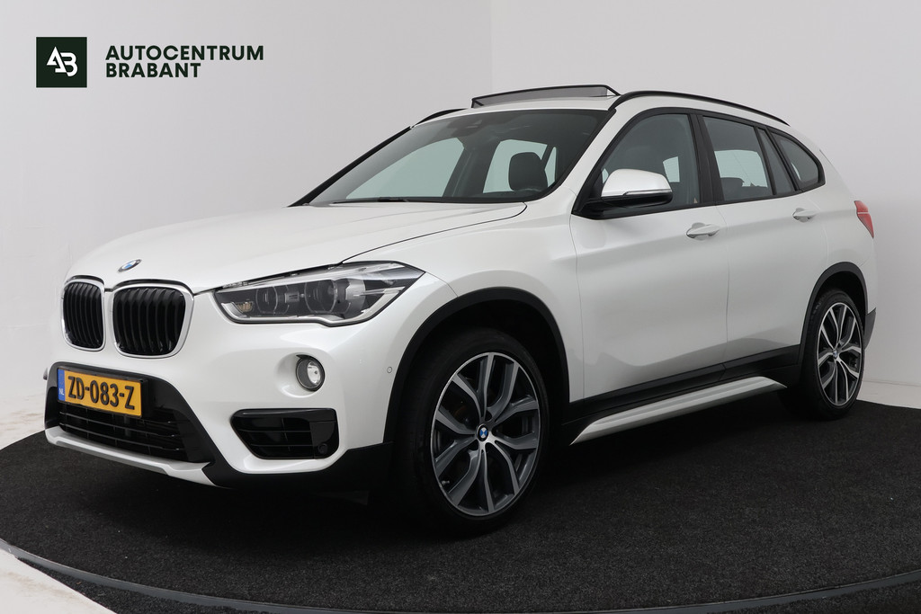 BMW X1 xDrive20i High Executive (PANORAMADAK, HEAD-UP, STOELVERWARMING, TREKHAAK, CAMERA, ELEKTR STOELEN) 56050201-0.jpg | Autocentrum Brabant Breda
