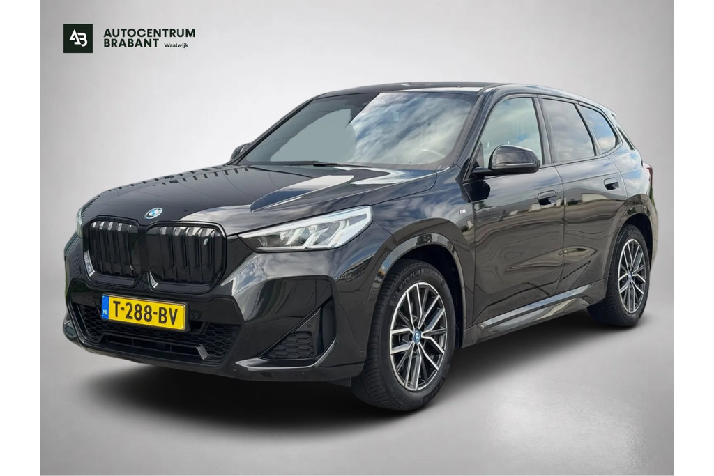BMW iX1 XDrive30 Launch Edition M-SPORT 96% SOH (NL-auto, Dealer OnderH, Camera, Carplay, Navi, Leder, Climate Con, Etc) 56708548-0.jpg | Autocentrum Brabant Breda