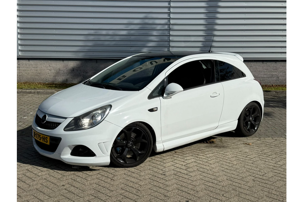 Opel Corsa 1.6-16V Turbo OPC 57130363-0.jpg | Autocentrum Brabant Breda