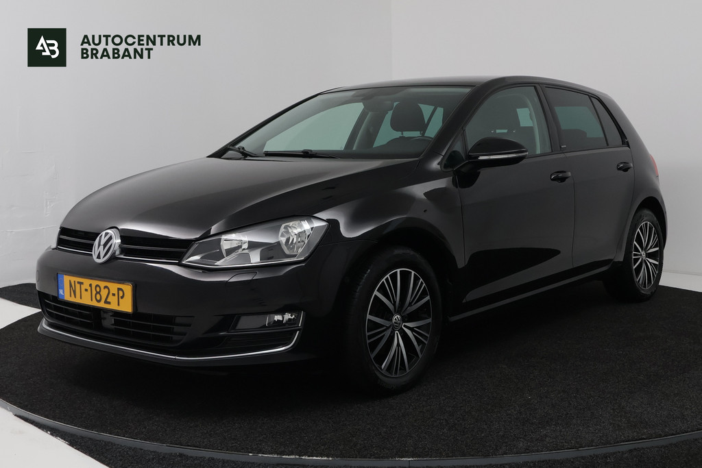 Volkswagen Golf 1.2 TSI Connected Series (CARPLAY, STOELVERWARMING, NAVIGATIE, PARKEERSENSOREN, LM VELGEN,) 57485531-0.jpg | Autocentrum Brabant Breda