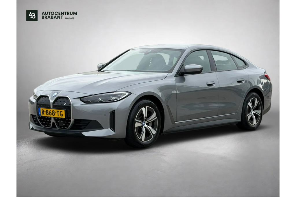 BMW i4 EDrive40 84 kWh 94% SOH (NL-auto,1e eig, Dealer OndH, H&K, Carplay, SfeerV, Trekhaak,Camera, Lane A, Active Cruise, Etc) 57723784-0.jpg | Autocentrum Brabant Breda