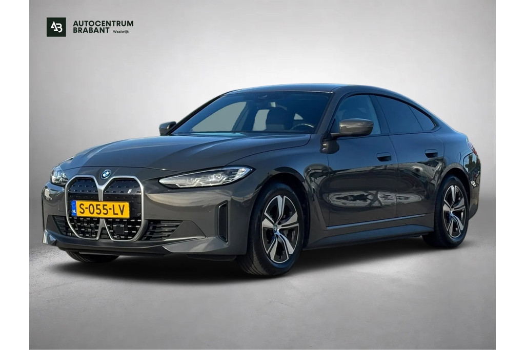 BMW i4 EDrive40 High Executive 84 kWh 96%SoH (NL-auto, 1e Eig, Dealer OndH, Trekhaak, Navi, Camera, Addpt Cruise, StoelV, Etc) 57759807-0.jpg | Autocentrum Brabant Breda